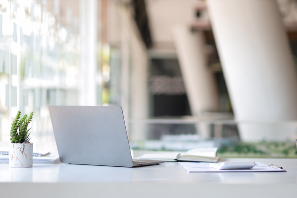 Büro Platz mit Laptop